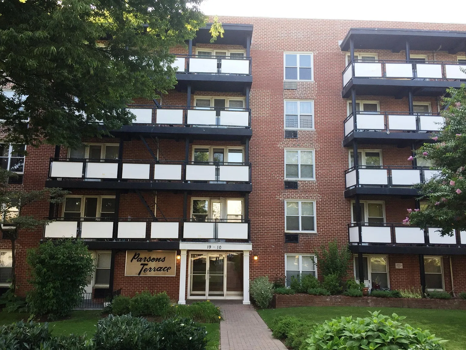 1910 Parsons Blvd — Photo 3
