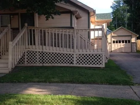 614 W Spring St, New London, WI 54961