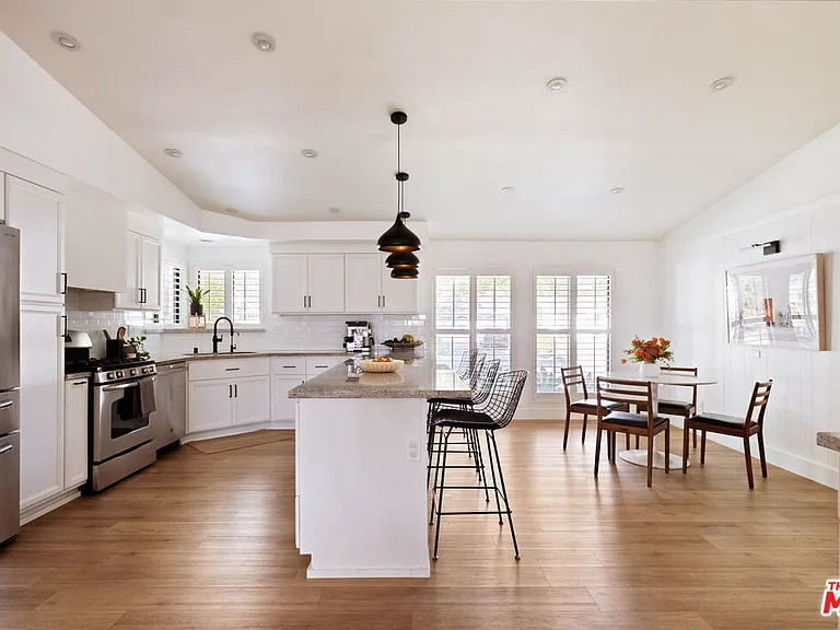 4735 Degovia Ave — Photo 10