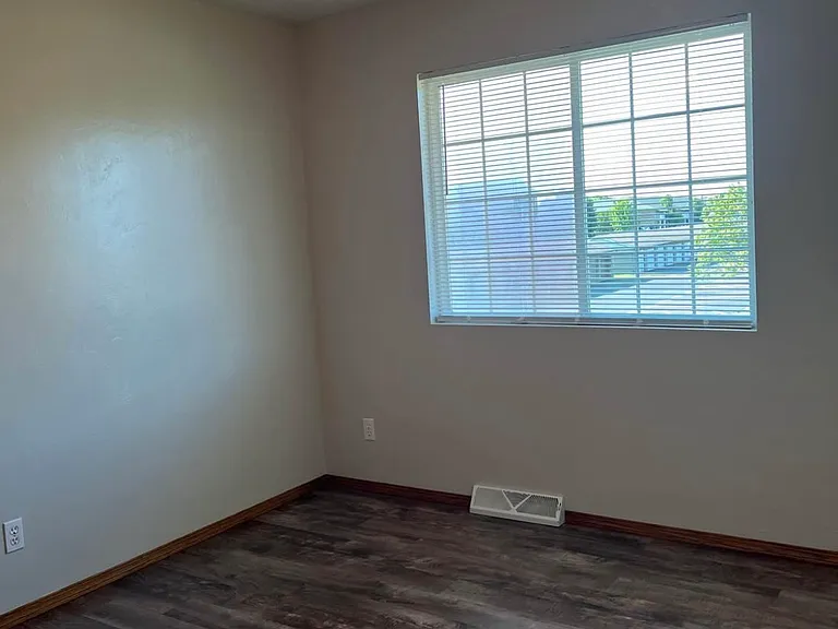 510 E Glenbrook Dr — Photo 8