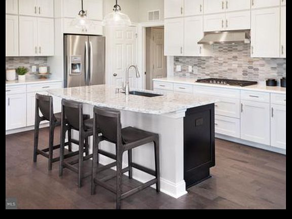 5th image of 409 Sanctuary Ct
