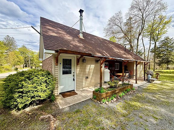 3rd image of 23 Woodland Way