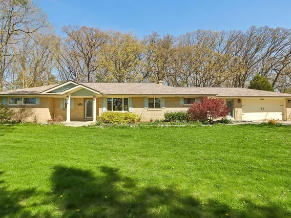 12024 W Woodcrest CIRCLE, Franklin, WI 53132