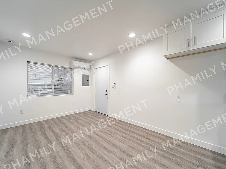 339 W Center St #J — Photo 2