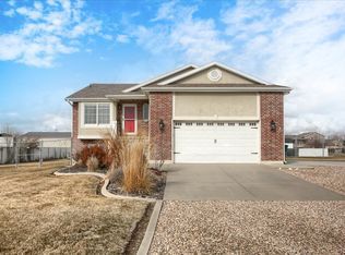 6242 W 5950 S, Hooper, UT 84315