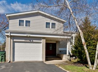 9944 N Huber Ln, Niles, IL 60714