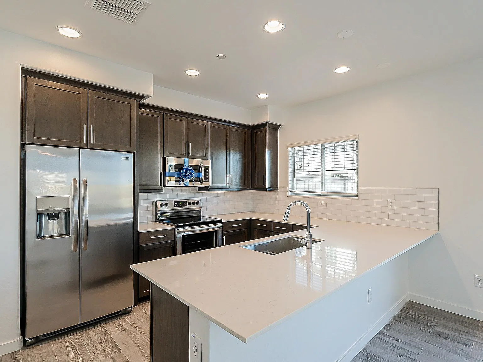 2 bed, 2.5 bath, 1296 sqft, $2,250 — Photo 4