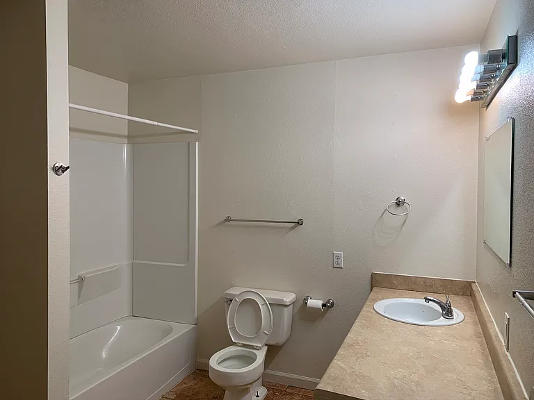 18244 9th Ave #B — Photo 10