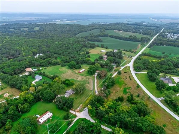 10616 Polfer Rd, Kansas City, KS 66109