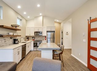 2732A 44th Ave SW, Seattle, WA 98116