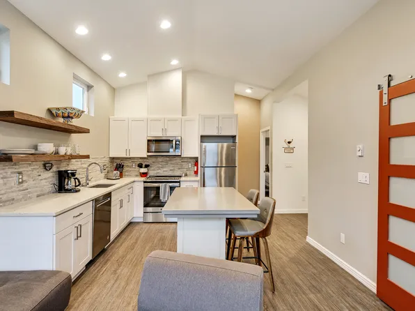 2732A 44th Ave SW, Seattle, WA 98116