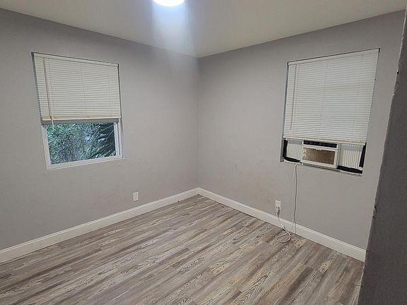 5th image of 1551 Steele St APT 2