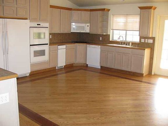 2nd image of 920 N Cimarron Hl