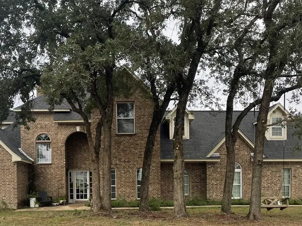 329 Flash Cir, Luling, TX 78648