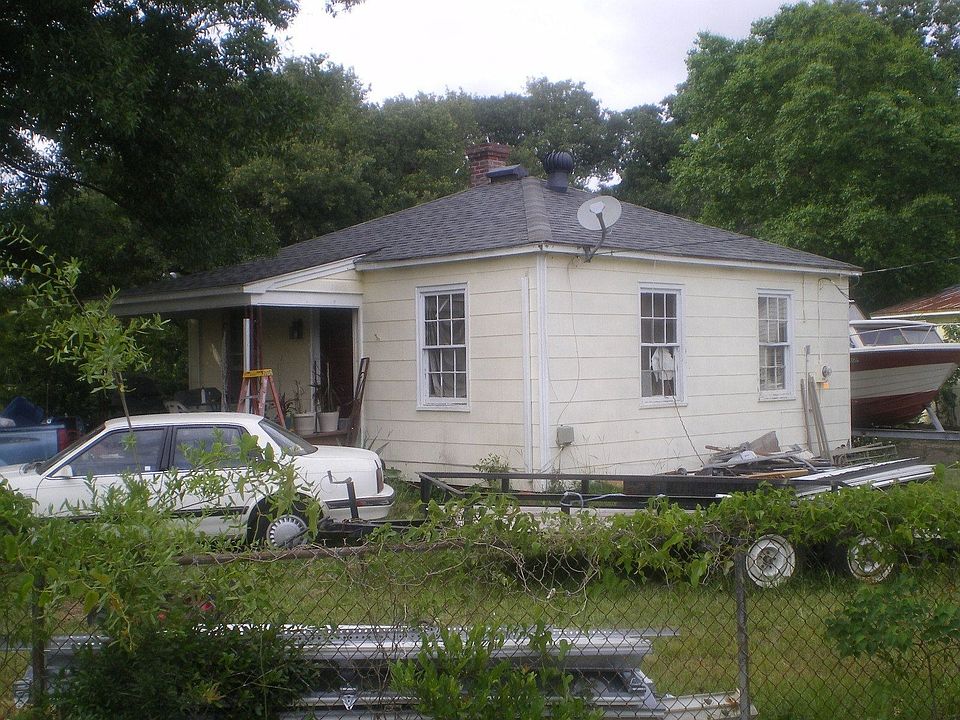 2nd image of 100 Leyte Dr