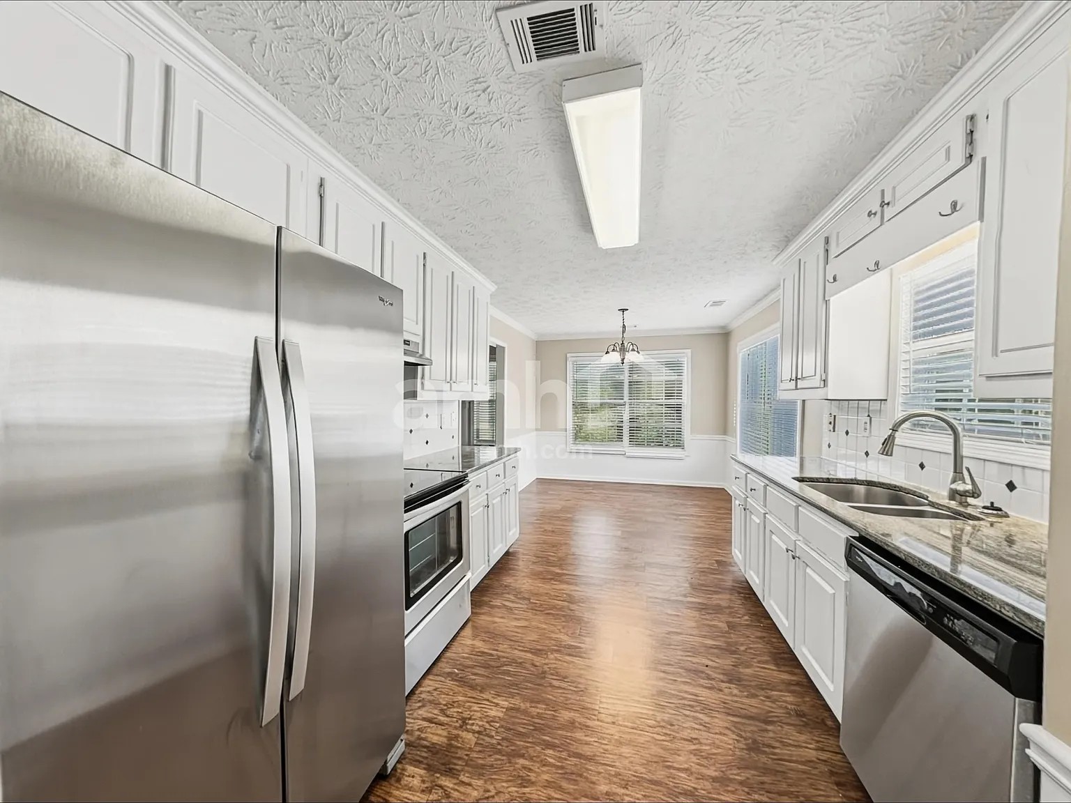 4 bed, 3.0 bath, 2202 sqft, $2,340 — Photo 4