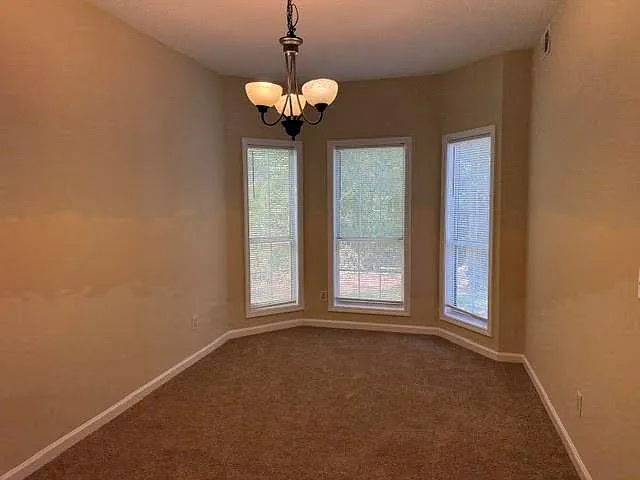 4 bed, 2.5 bath, 2726 sqft, $2,000 — Photo 4
