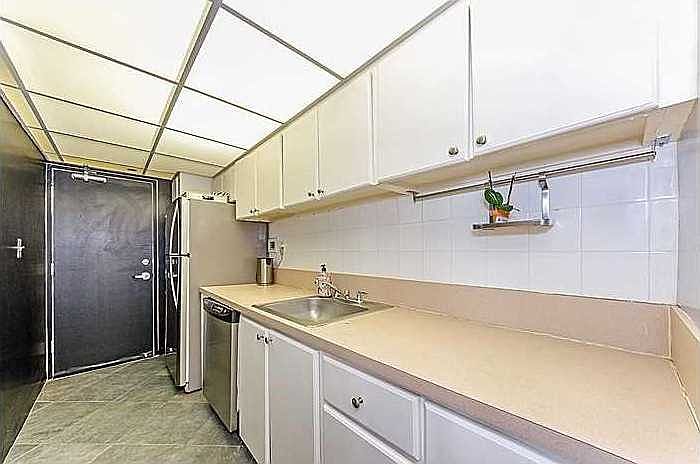 2nd image of 1000 West Ave APT 1132