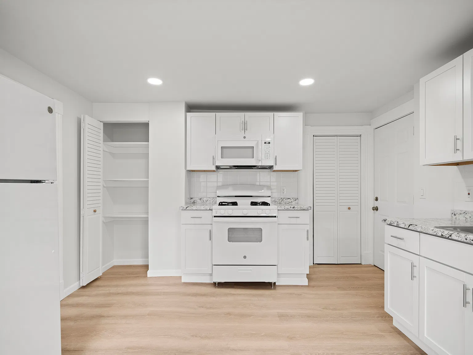 220 Hillside Ave — Photo 3