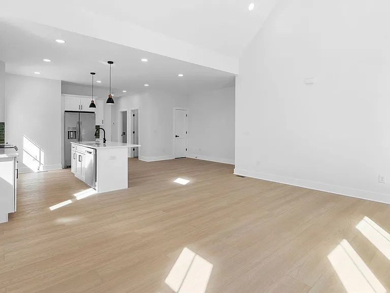 930 Glass St — Photo 10