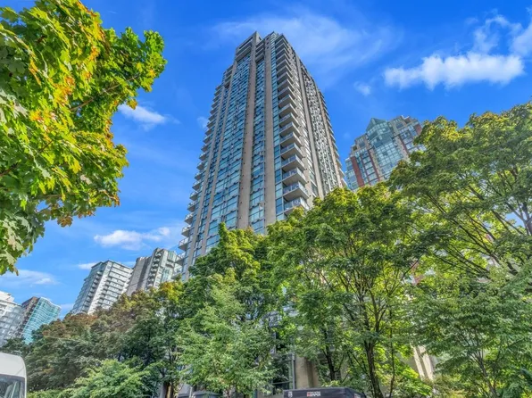 928 W Richards St #307, Vancouver, BC V6B 6P6