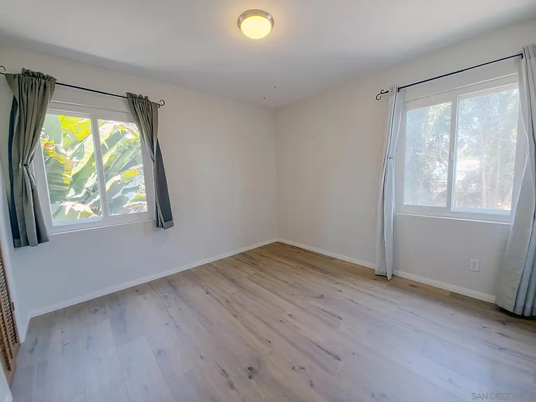 4635 Virginia Ave — Photo 12