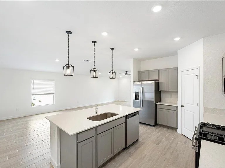 6331 NW Windwood Way — Photo 9