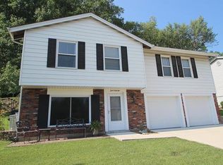 1241 Green Knoll Dr, Fenton, MO