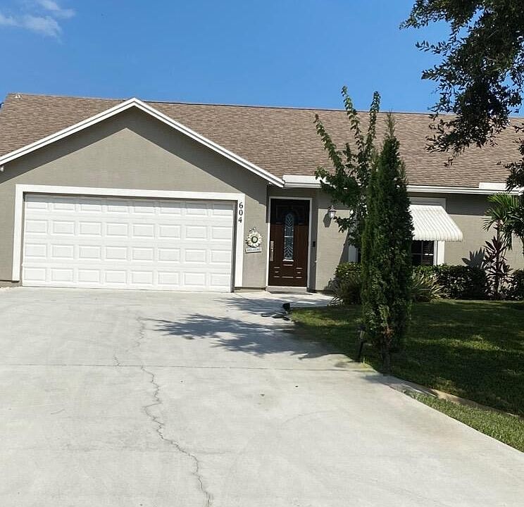 1st image of 604 SW Columbus Drive
