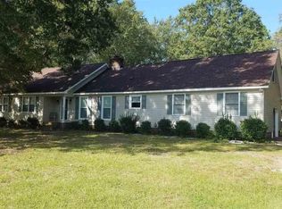 729 Lakeshore Dr, Bennettsville, SC 29512