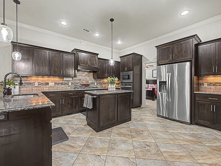1202 Birkshire Cir — Photo 6