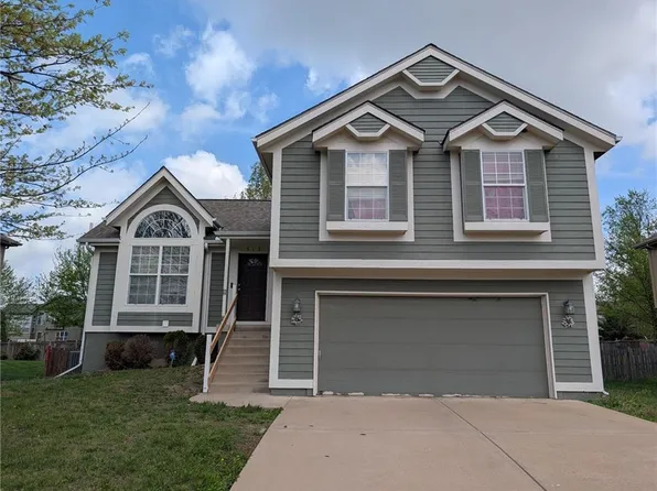 512 E Willow St, Gardner, KS 66030