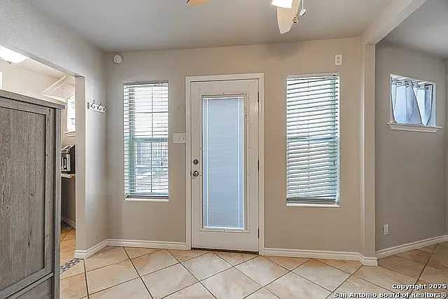Cloudmont Dr — Photo 5