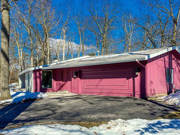 2nd image of 5 Darby Ln