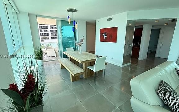 5th image of 101 S Fort Lauderdale Beach Blvd #707