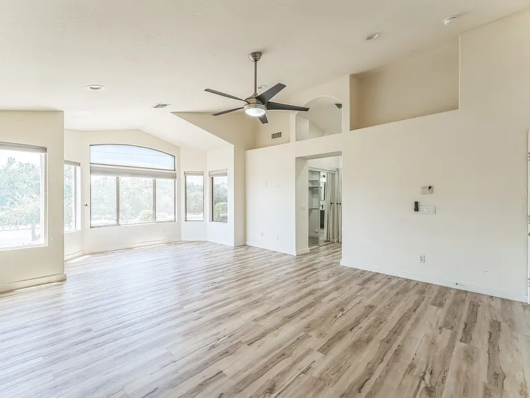 1111 W Washington Ave — Photo 13