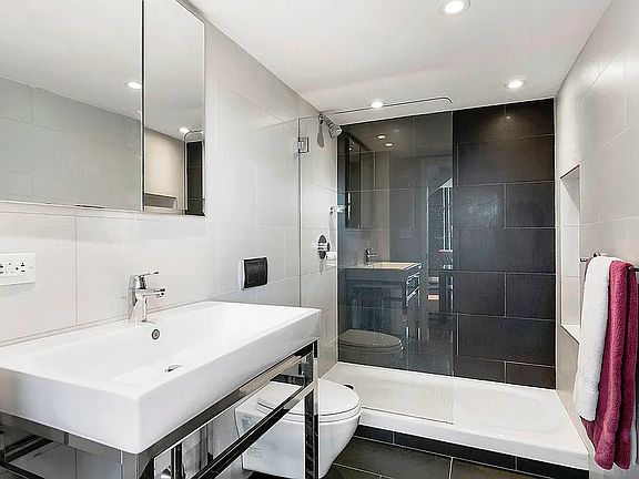 3rd image of 111 4th Ave APT 8F