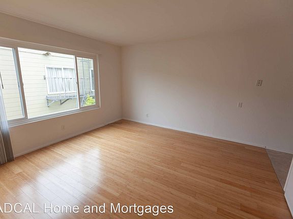 3rd image of 1015 Lincoln Way APT 8
