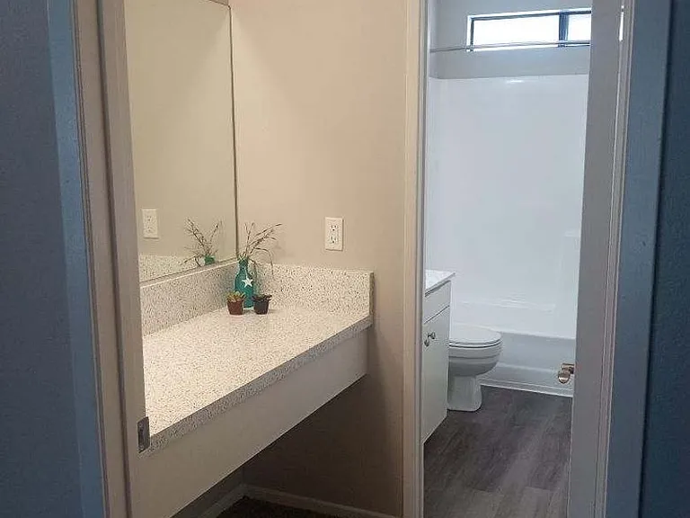 127 W Cypress St — Photo 26