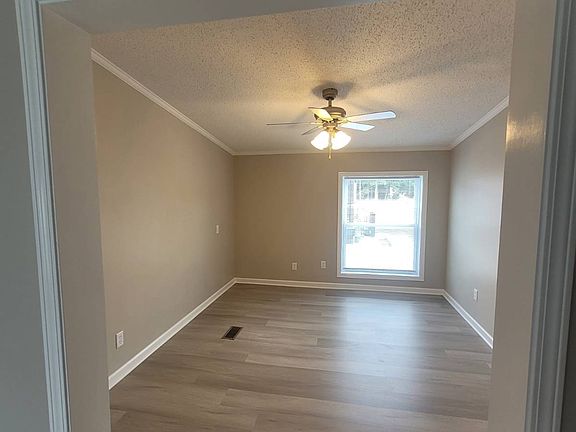 4th image of 40 Huckleberry Ln #40