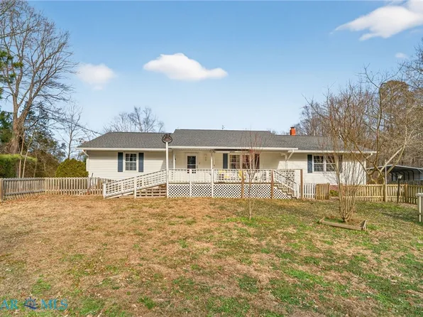 10083 Burkes Pond Rd, North, VA 23128