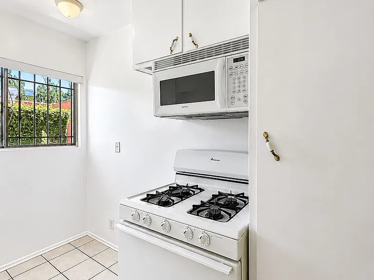 816 N Hayworth Ave #3 — Photo 6