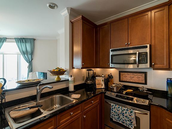 4th image of 400 Warioto Way APT 902