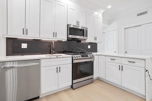 Rented by Kole Group | media 23