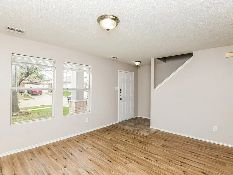 4329 Meadowknoll Dr — Photo 9
