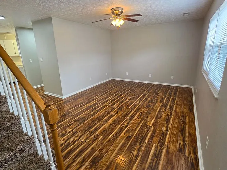 434 Hillside Dr — Photo 3
