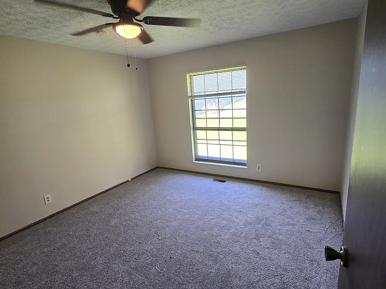 132 Bryn Myrr Dr — Photo 6
