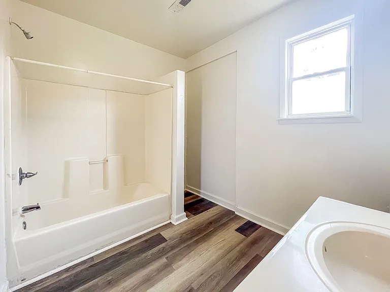 608 Halifax St — Photo 12