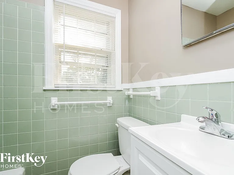 3609 NE 49th Ter — Photo 13