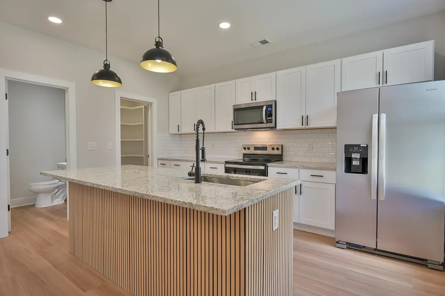 2 bed, 2.5 bath, 1000 sqft, $2,200 — Photo 1